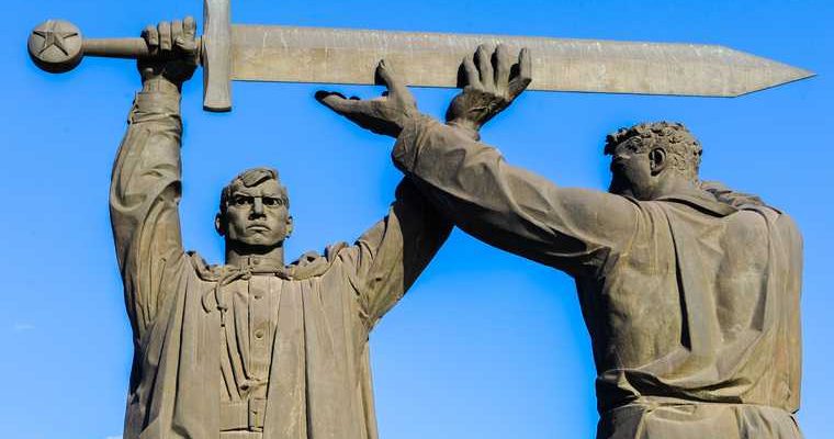 Путин город трудовой доблести закон статус что дает