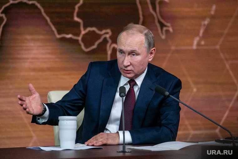 Путин проголосовал по поправкам в Конституцию