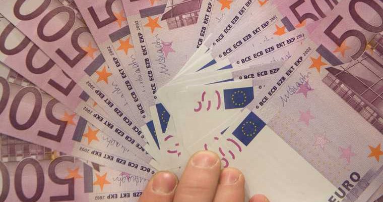 евро вырос более 88 рублей