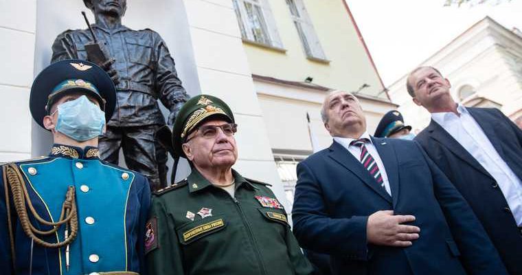 военкомат Екатеринбург скульптуры Симановский