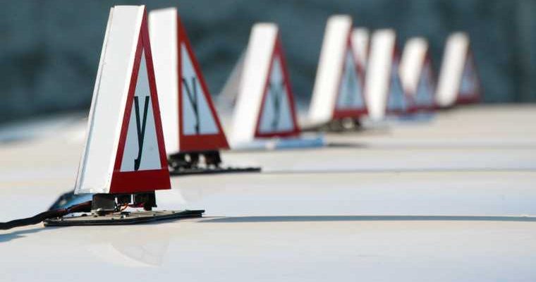 сдать экзамен в автошколе будет сложнее