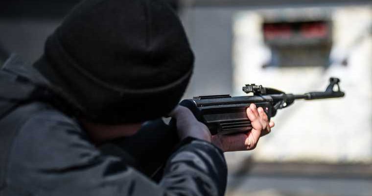 Челябинская область полиция МВД Магнитогорск пневматика оружие подростки нападение трамвай пуля операция розыск преступника