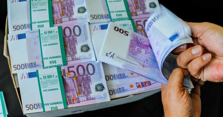 как скрывают личности в шоу Маска