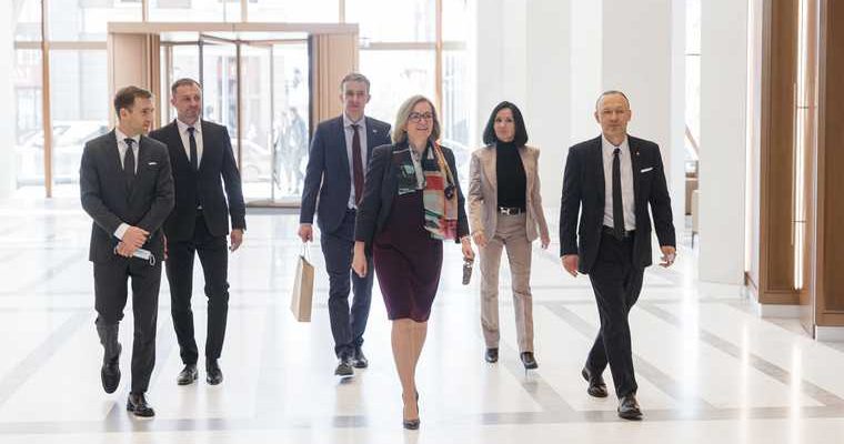 посол Великобритании Дебора Броннерт визит в Екатеринбург РМК Игорь Алтушкин ЦПКиО Екатерина Кейльман