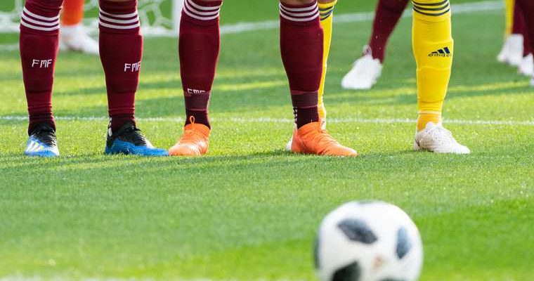 Уефа суперлига футбол команды клубы Бертран Латур