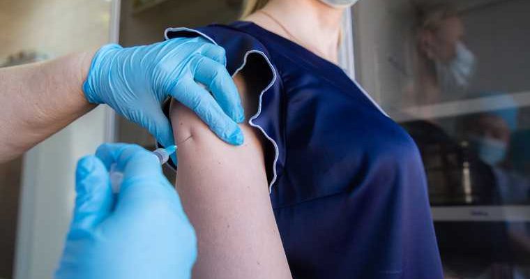 коронавирус вакцинация Свердловская область вакцина торговые центры прививка
