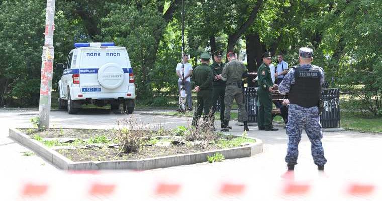 мужчина напал с ножом перестрелка ЖД вокзал Екатеринбург