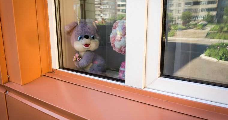 Челябинск мальчик выпал из окна