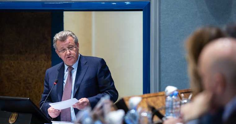 отставка тихонова