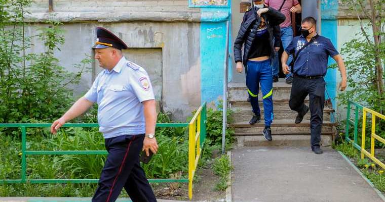 голый мужчина с палкой отбивался от полиции Нижний Тагил