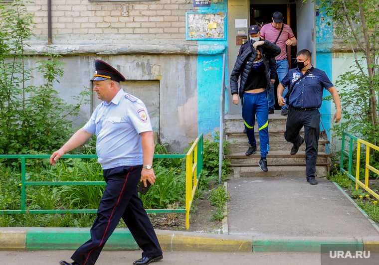 голый мужчина с палкой отбивался от полиции Нижний Тагил